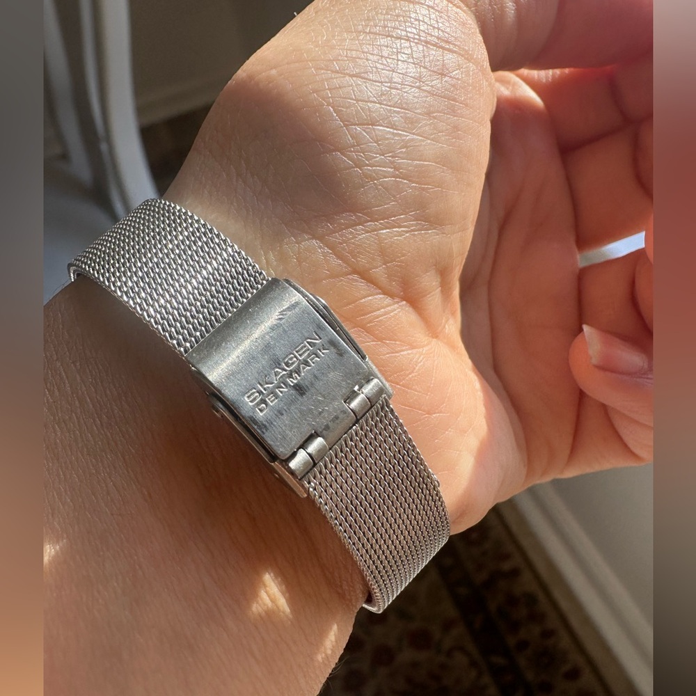 Skagen Denmark 🇩🇰 Women's Silver Mesh Watch - Picture 4 of 7